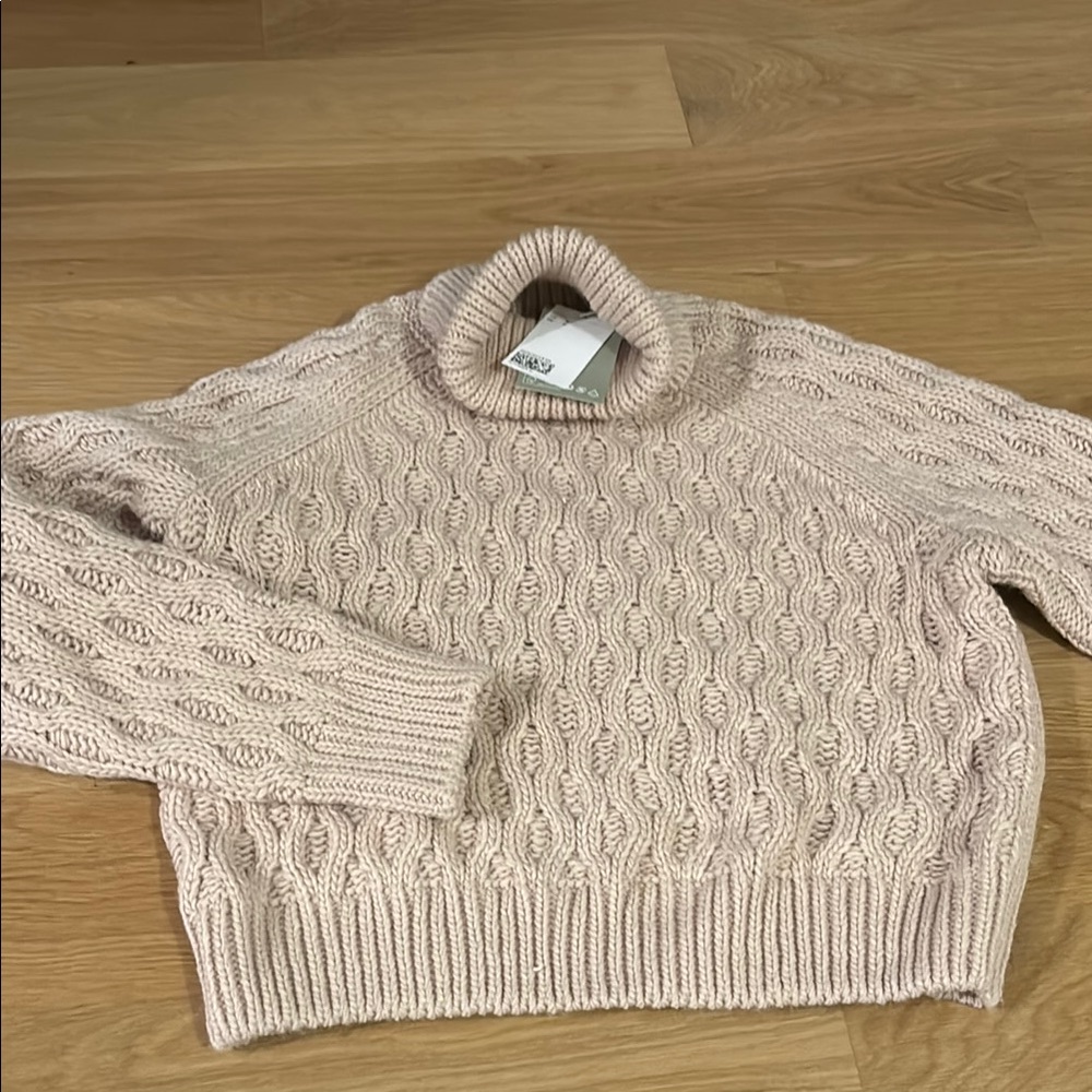 H&M NWT Cable Knit Cream Sweater